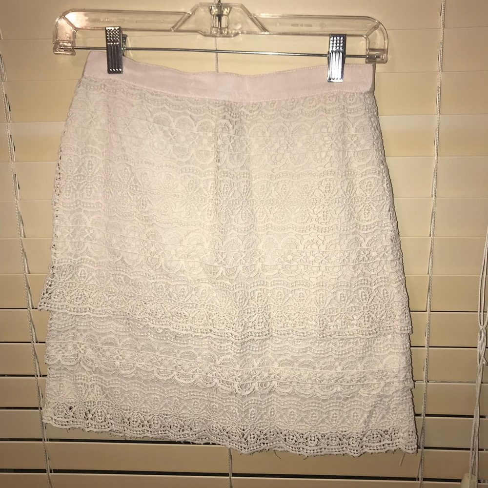 Club Monaco Size 2 cream lace skirt